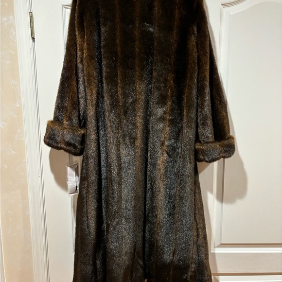 Women faux mink coat - Picture 6 of 8